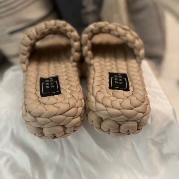 BRAND NEW ShuShop Braided Sandal - Picture 7 of 10